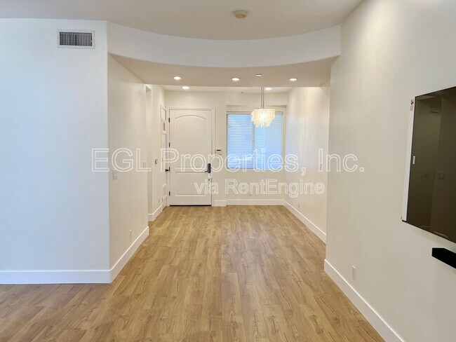 Building Photo - 16123 W Sunset Blvd