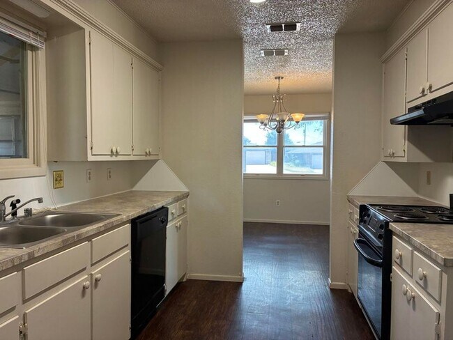 Building Photo - 3 Wagnon Dr