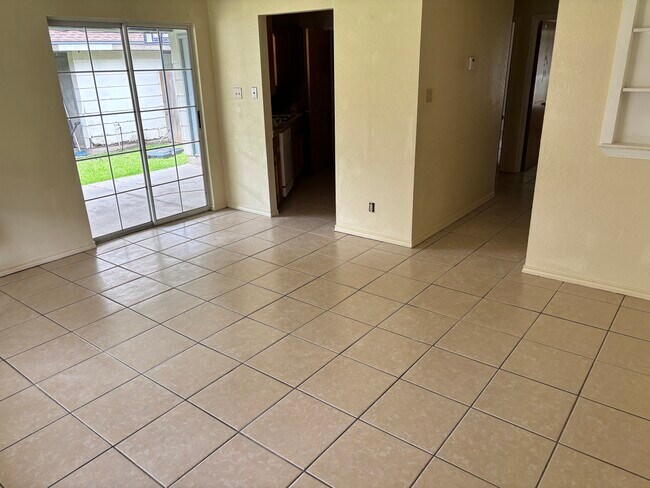 Foto del edificio - 310 Regency Ln