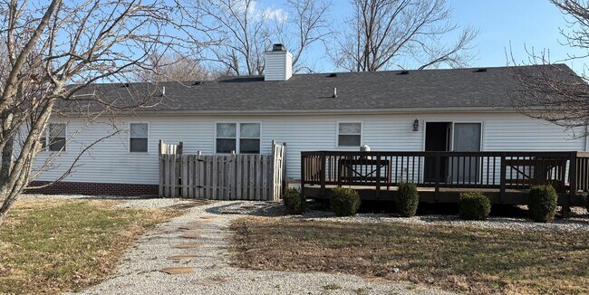 Foto del edificio - 4 bedroom 2 bath