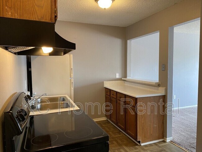 Foto del edificio - 561 N Somerset Terrace
