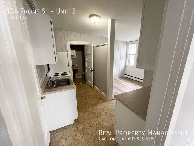 Foto del edificio - Downtown Exeter 1-Bedroom with Heat, Hot W...