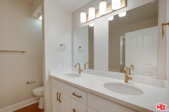 Foto del edificio - 340 Hauser Blvd