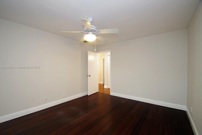 Foto del edificio - 3010 Willow Ln