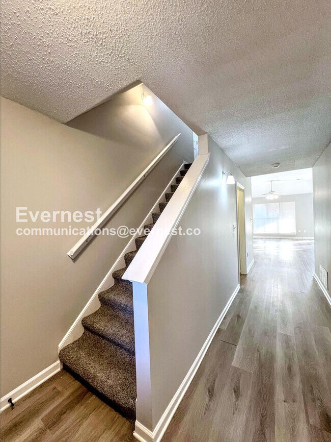 Foto del edificio - 1649 Central Trails Dr