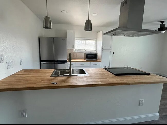 Building Photo - 107 Bunnell St