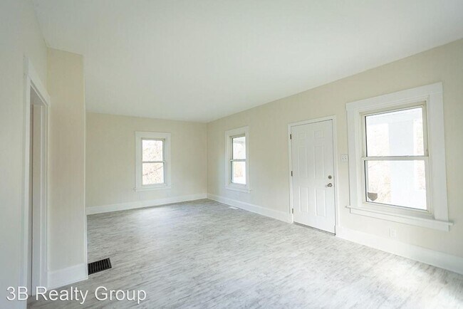 Building Photo - 2 br, 1 bath House - 1355 Stanley Ave.