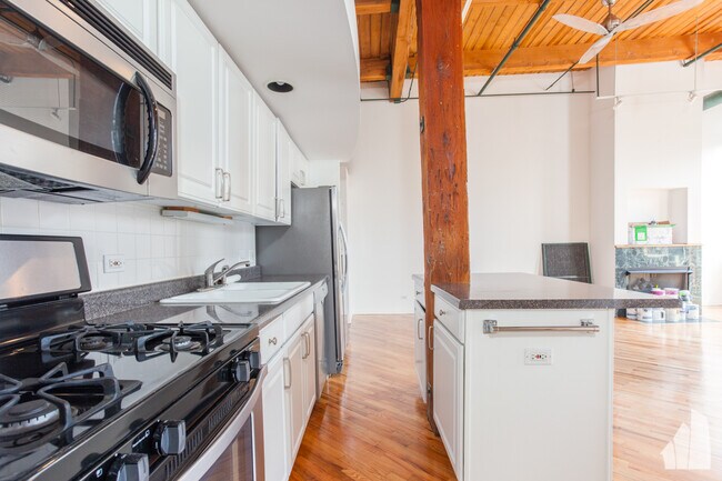 Foto del edificio - 2222 W Diversey Ave