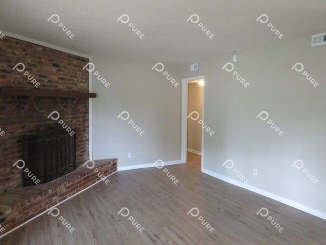 Foto del edificio - 3606 White Oak Way SW