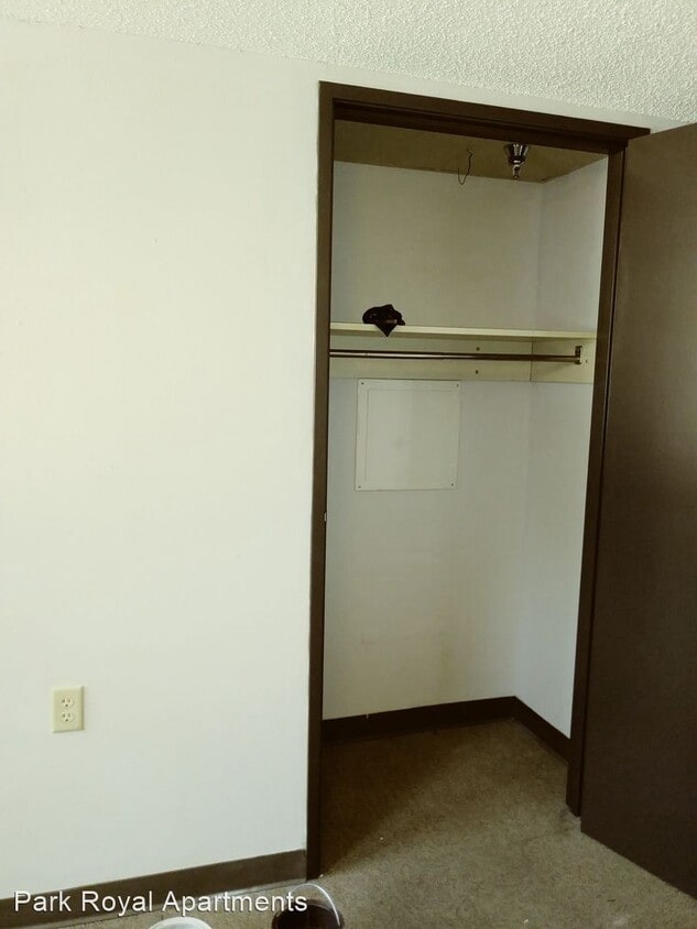 Building Photo - 1 br, 1 bath Apartment - 2200 SW 7th Ave.