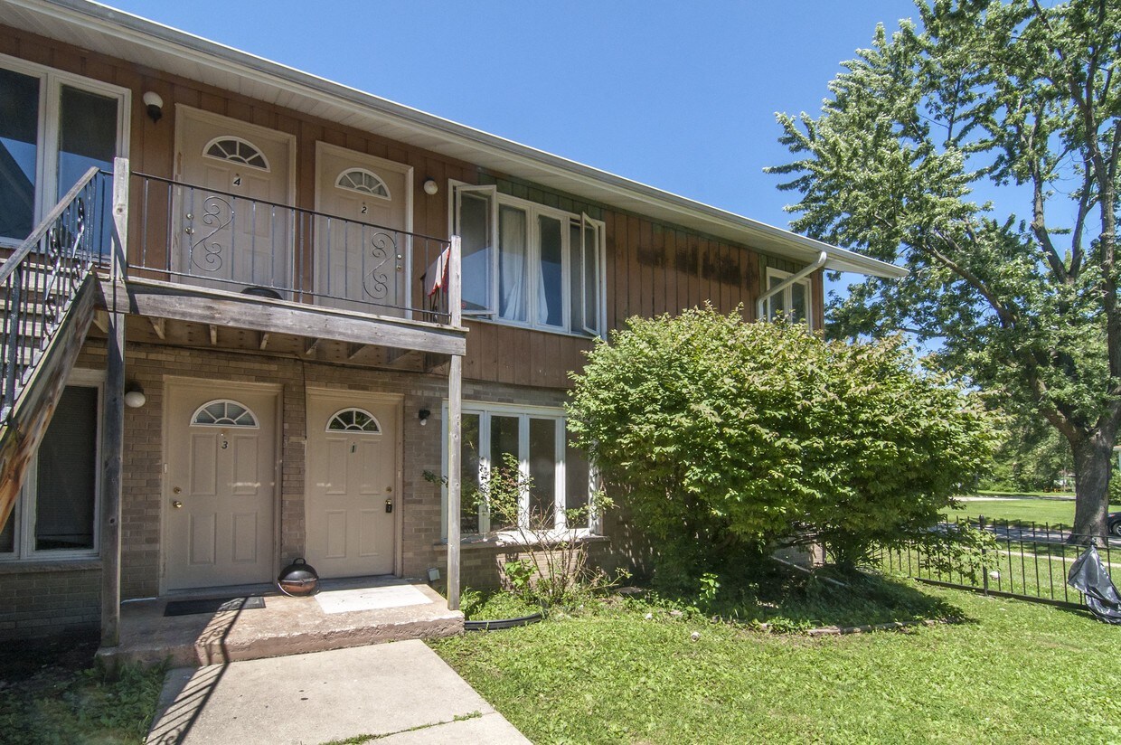 924 E Willow St, Kankakee, IL 60901 Apartments in Kankakee, IL