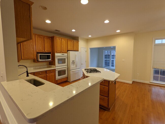 Kitchen - 4004 Quiet Creek Dr