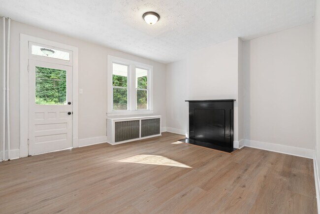 Foto del edificio - MOVE IN SPECIAL! SCORE HALF OFF 1ST MONTH'...