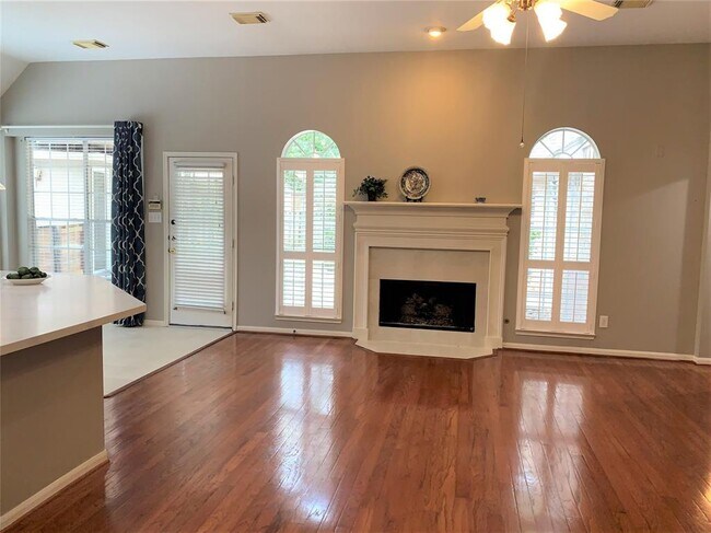 Building Photo - 34 Sparklewood Pl