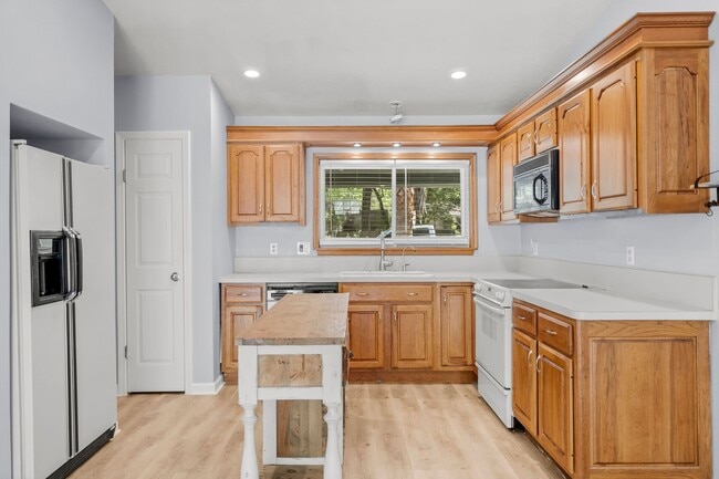 Building Photo - 3 Gambrel Oak Pl