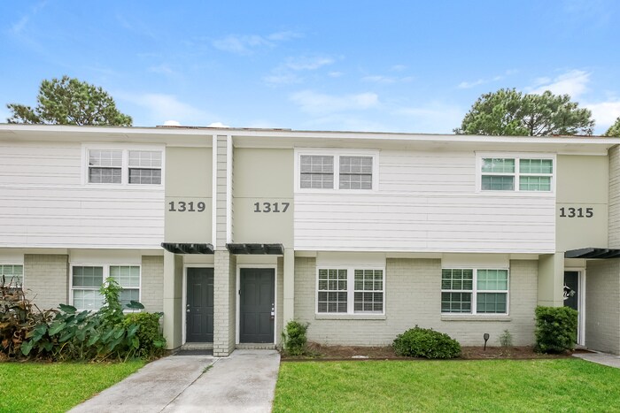 Foto principal - Bright Townhome Living in Mount Pleasant, SC