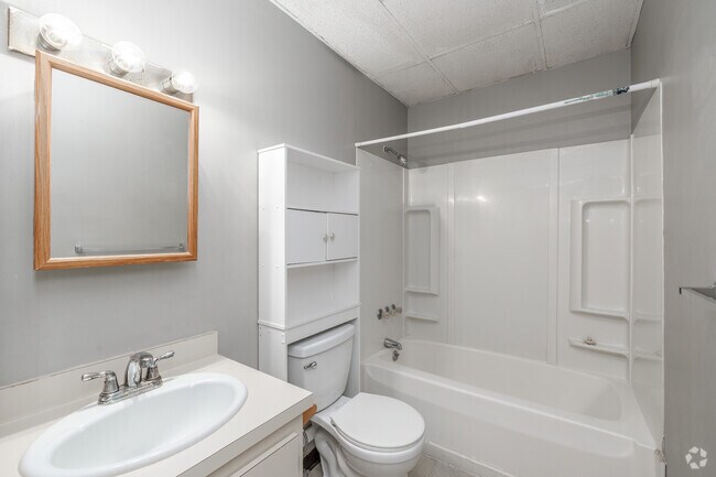 1 habitación, 1 baño - 700 pies cuadrados - Baño - City View Apartments