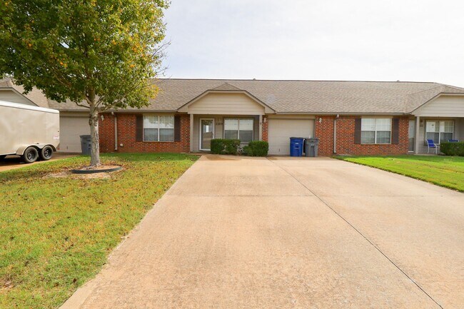 Foto del edificio - Cozy 2 bedroom 2 bathroom Townhome - Avail...