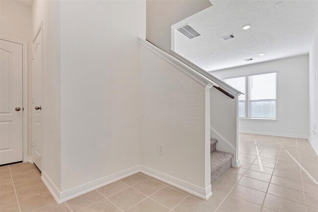 Building Photo - 9423 Castillo Ct