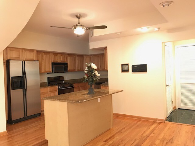 Building Photo - 1450 W Webster Ave