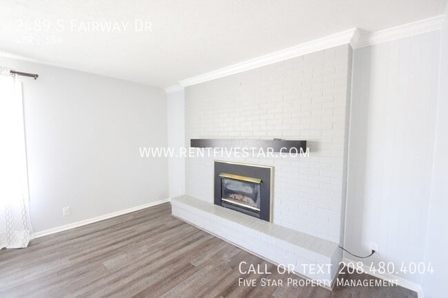 Building Photo - 2489 S Fairway Dr