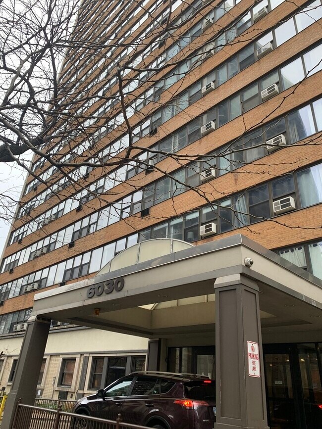 Foto del edificio - 6030 N Sheridan Rd