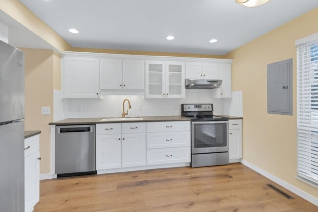 Building Photo - Available NOW! 3 Bedroom 2 Bath Beautiful Home in BOULDER!