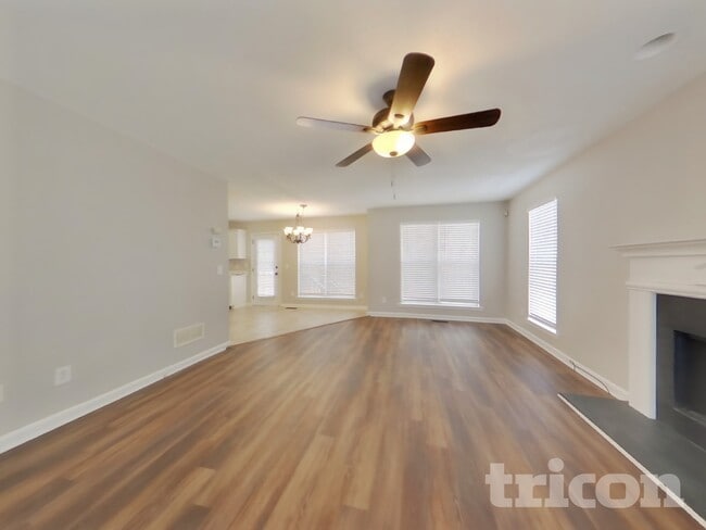 Building Photo - 214 Amber Trce