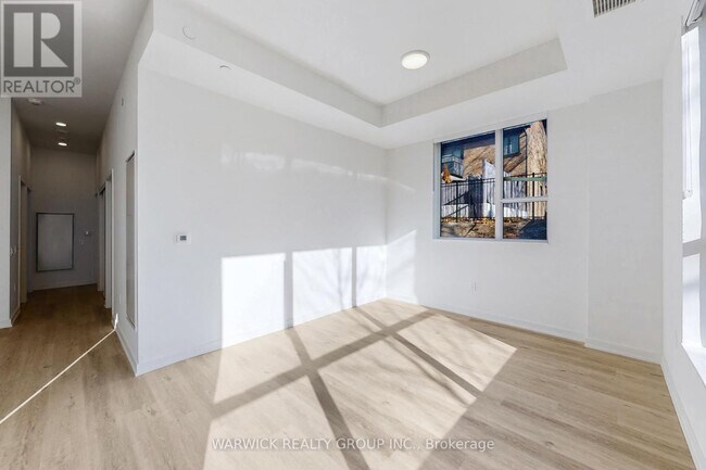 Building Photo - 4365 Bloor St W