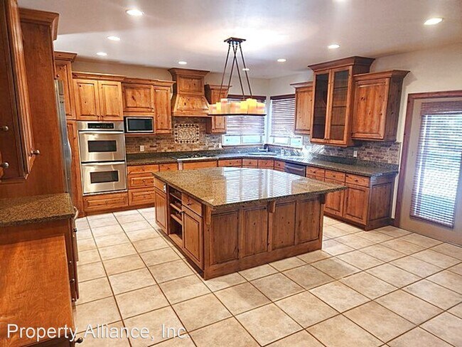Building Photo - 4 br, 4 bath House - 5317 Sandhill Court
