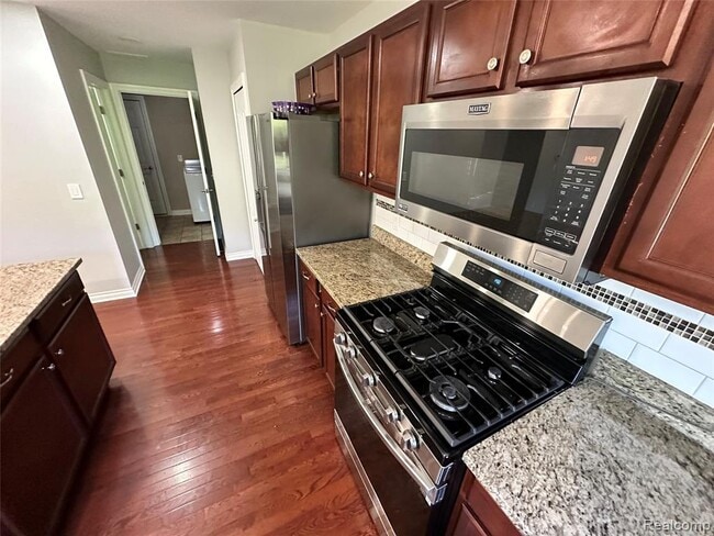 Building Photo - 43570 Cherrywood Ln