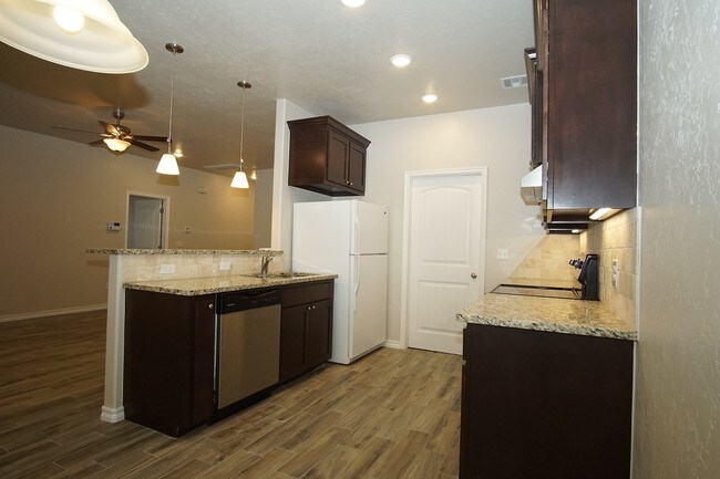 Foto del edificio - 701 Little River Cir