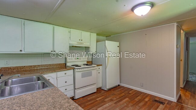 Foto del edificio - Charming 3-Bedroom Home on Wilkes Avenue w...