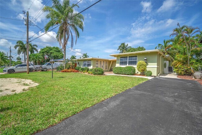 Building Photo - 2555 Nassau Ln