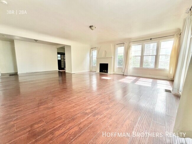 Foto del edificio - 320 N Burlington Ave Los Angeles, CA 90026