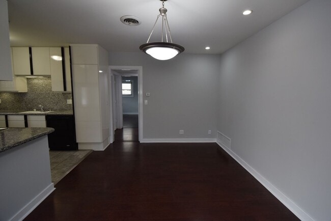 Building Photo - 11204 Peach Grove St