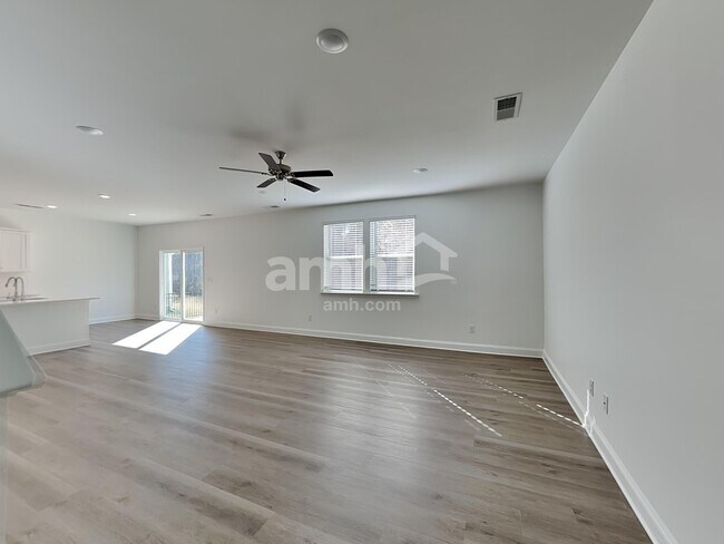 Foto del edificio - 3521 Jefferson Cor Ln
