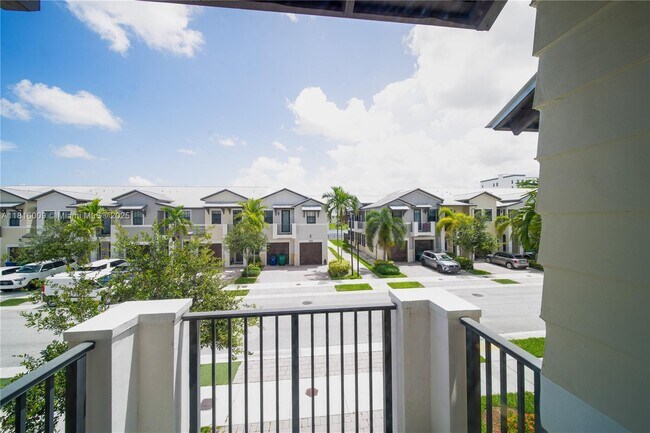 Foto del edificio - 6055 NW 104th Ct