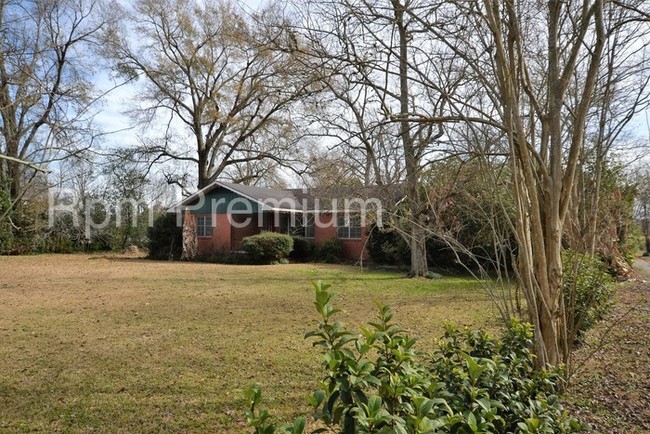 Building Photo - 8946 Island Rd