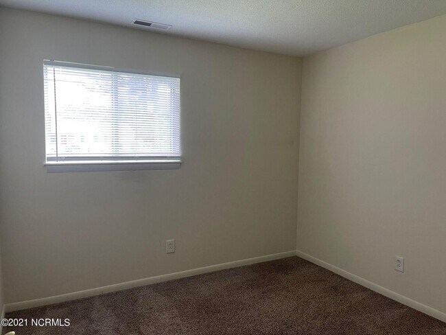 Building Photo - 506 Myna Dr