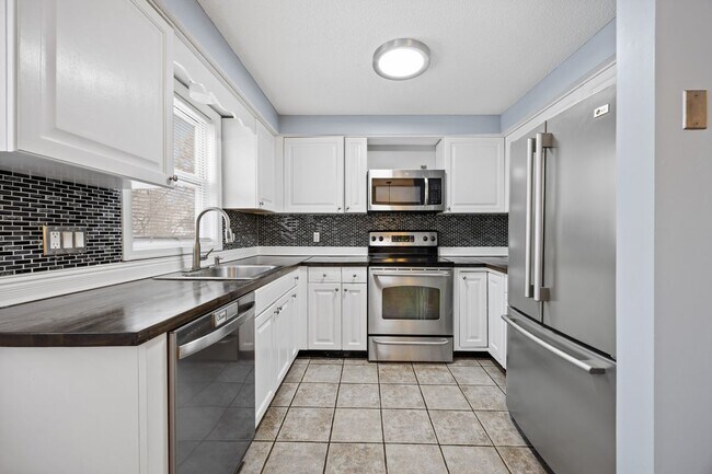 Foto del edificio - 67 Brentwood Dr