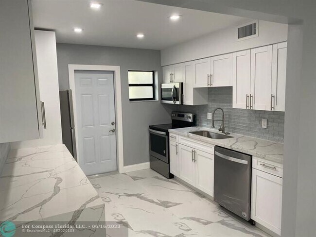 Foto del edificio - 1023 SW 15th Terrace