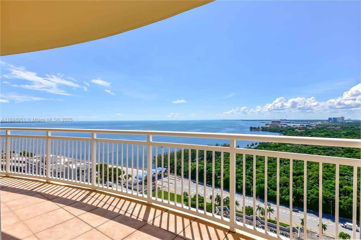 Primary Photo - 2475 Brickell Ave