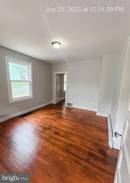 Building Photo - 320 Biser St