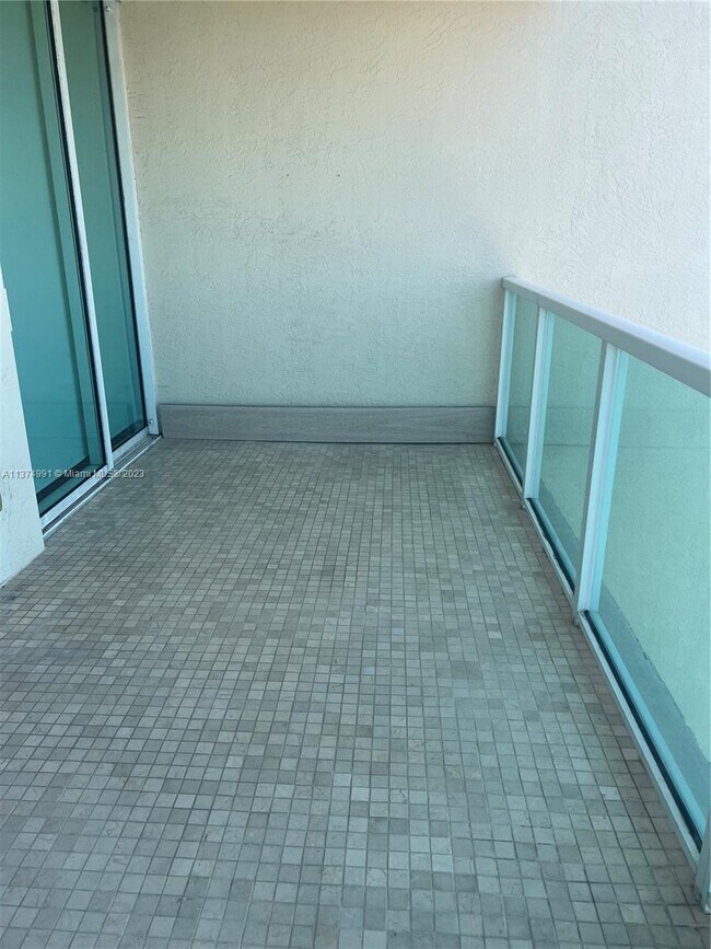 Foto del edificio - 3330 NE 190th St