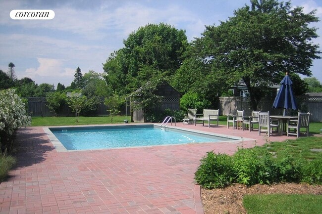 Building Photo - 176 Bluff Rd