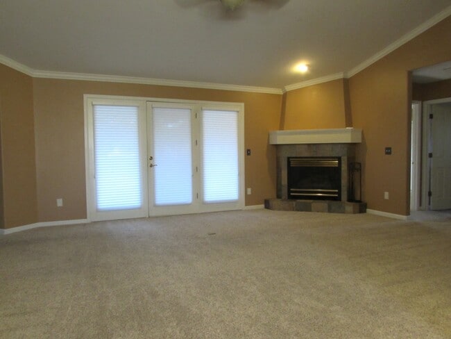 Building Photo - 2677 Cambridge Dr