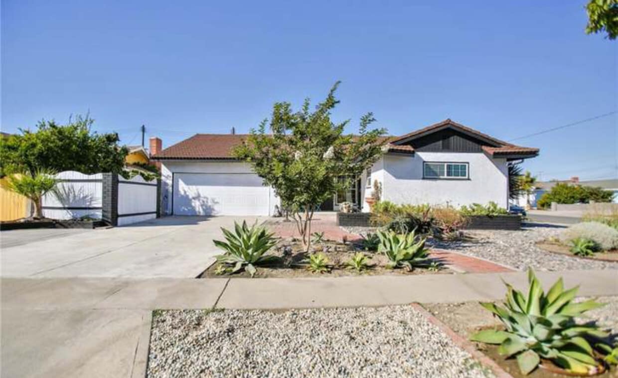 Primary Photo - 9301 Orchid Dr