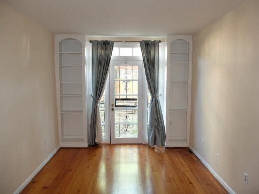 Foto del edificio - Charming 1BR townhouse in Foggy Bottom