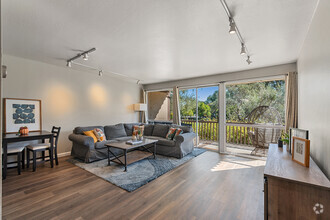 Building Photo - 954 Lea Dr